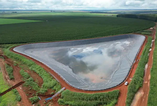 Geomembrana PEAD para obras de mineração e infraestrutura